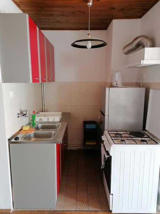 Cozy 1-Bdrm Apt In Dubec, Ideal For Work Or Study Sesvete Exterior photo