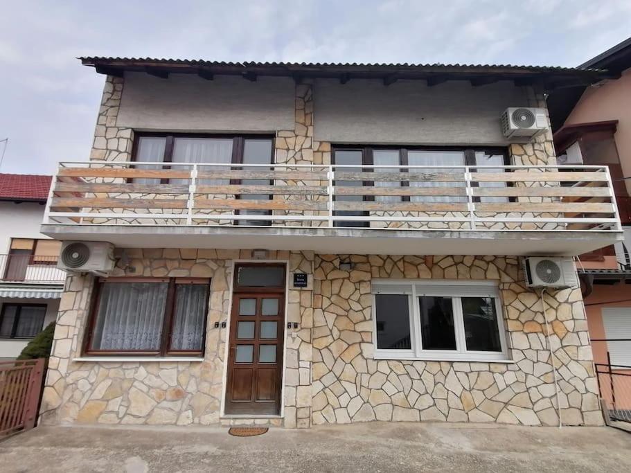 Cozy 1-Bdrm Apt In Dubec, Ideal For Work Or Study Sesvete Exterior photo