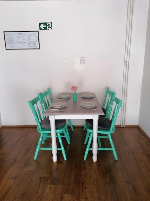 Cozy 1-Bdrm Apt In Dubec, Ideal For Work Or Study Sesvete Exterior photo
