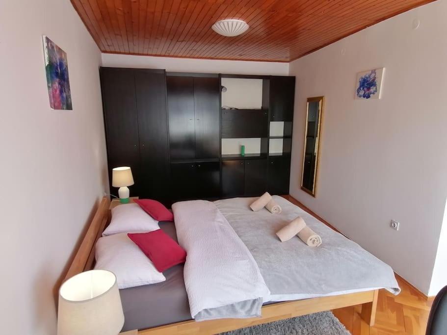 Cozy 1-Bdrm Apt In Dubec, Ideal For Work Or Study Sesvete Exterior photo