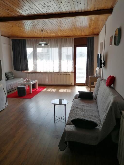 Cozy 1-Bdrm Apt In Dubec, Ideal For Work Or Study Sesvete Exterior photo